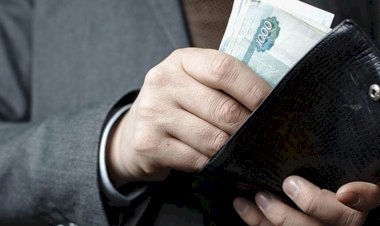 Зарплаты во втором и третьем кварталах этого года в России могут вырасти на 2 процента в годовом выражении.