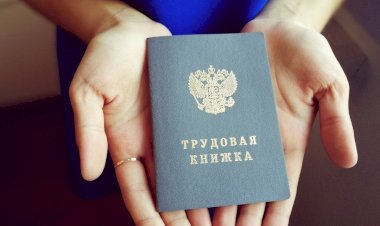 С 16 лет молодые люди могут самостоятельно заключать трудовой договор и начинать работать.