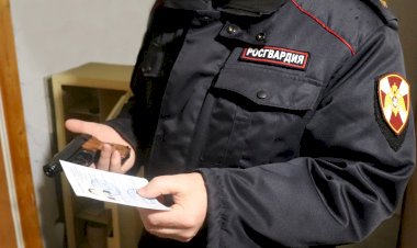 Росгвардеец представляться не обязан и может визуально осмотреть вещи гражданина без составления протокола.