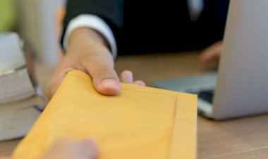 Более 40% россиян согласны получать "серую" зарплату.