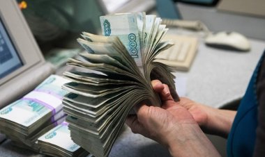 Самые высокие зарплаты работодатели готовы платить управленцам высшего звена и программистам.