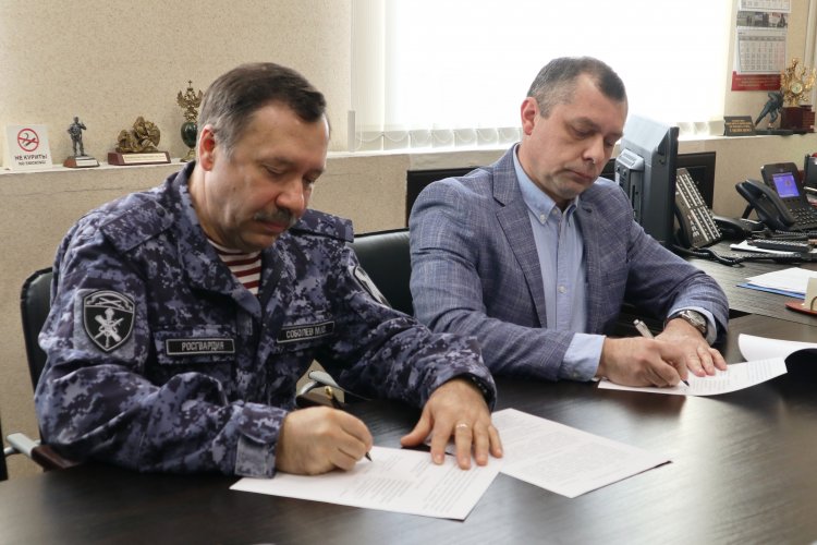 Управление Росгвардии по г. Санкт-Петербургу и ЛО и объединение руководителей охранных структур Ленинградской области заключили соглашение о взаимодействии