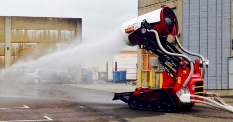 Новый пожарный робот тушит огонь, передвигаясь по потолку.